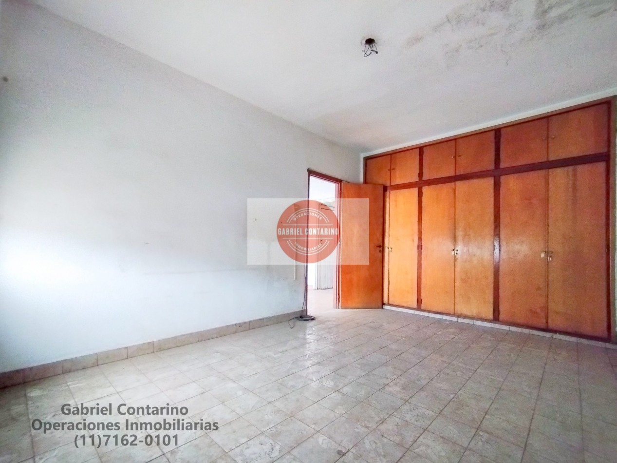 Amplia Casa 4 Amb. Con Cochera y Fondo - Sarandi