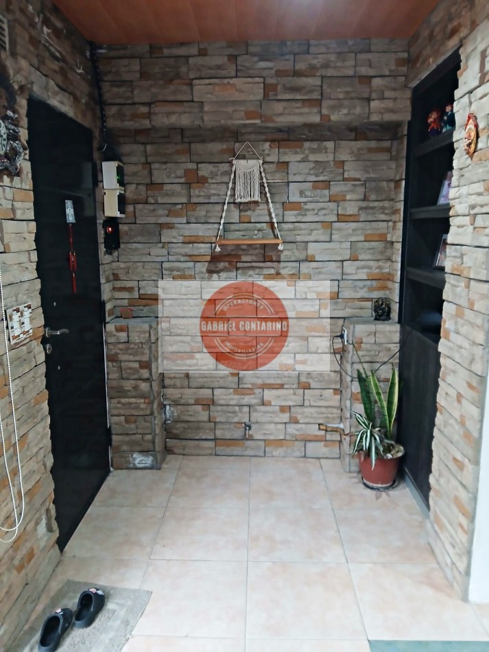 VENTA - DEPARTAMENTO TIPO CASA DE 3 AMBIENTES CON AMPLIO PATIO Y QUINCHO EN BERNAL