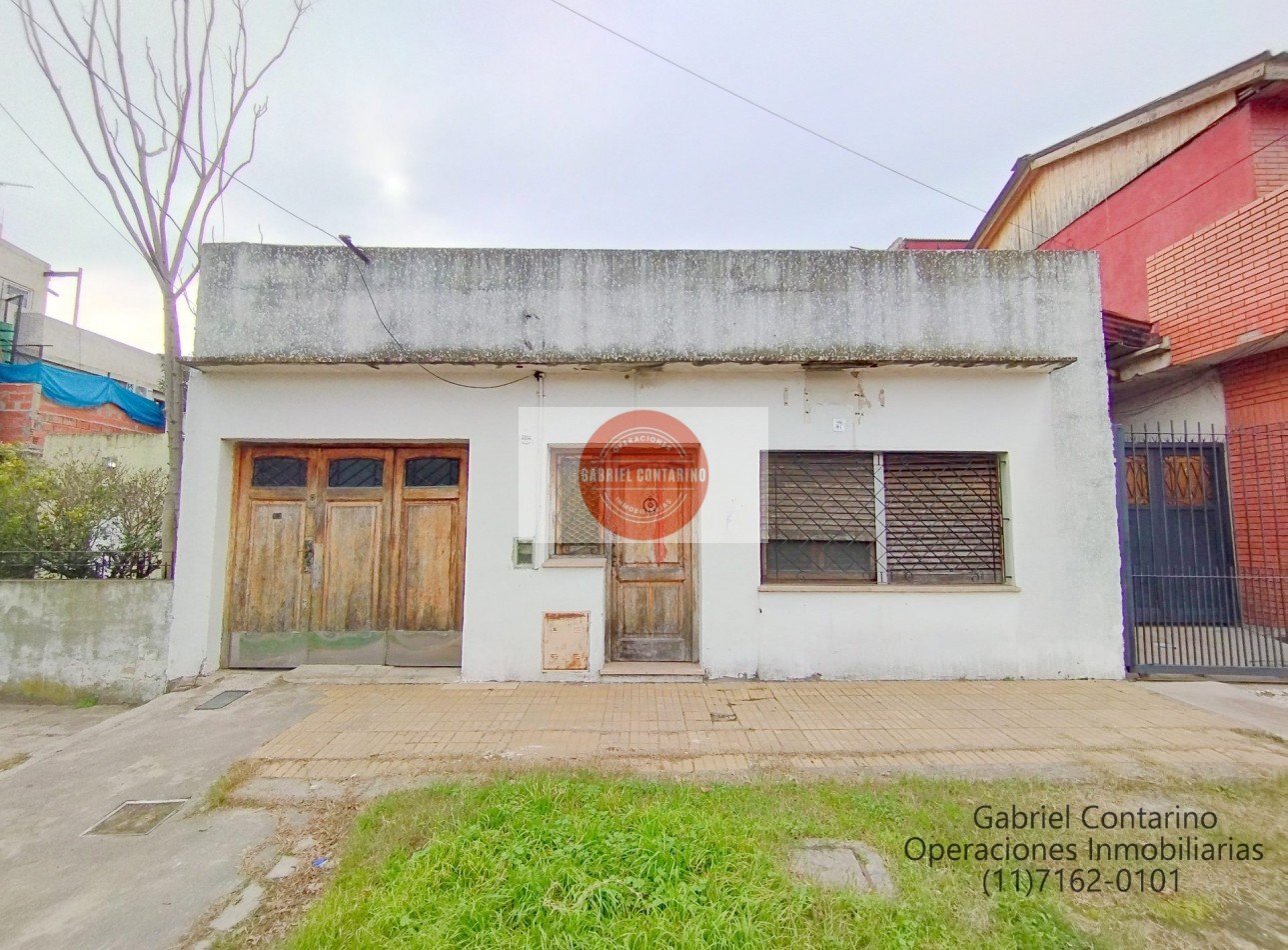 Amplia Casa 4 Amb. Con Cochera y Fondo - Sarandi