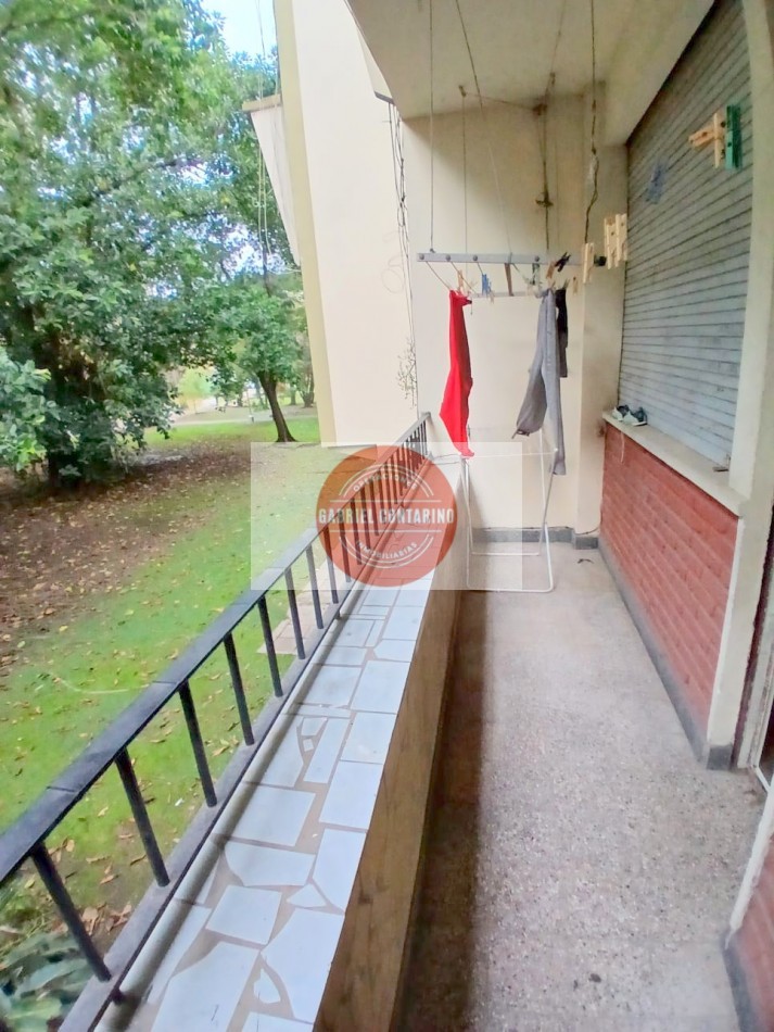 Departamento 3 Amb. En Barrio M. Moreno - Estacionamiento Y Balcon.