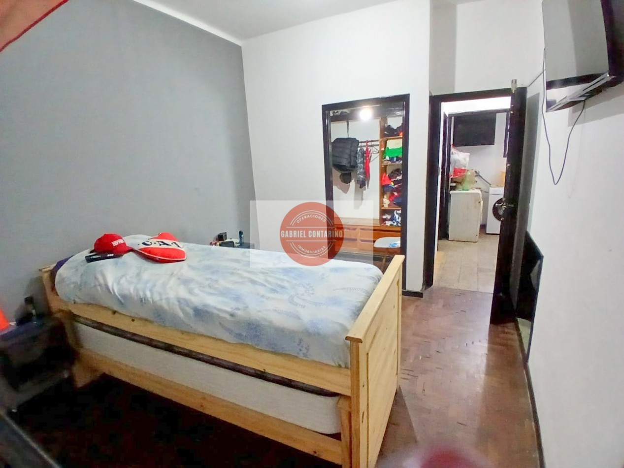 Departamento 3 Amb. En Barrio M. Moreno - Estacionamiento Y Balcon.