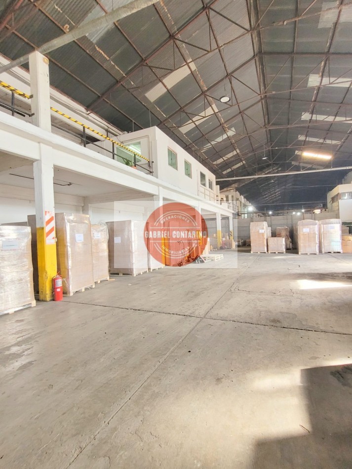 ALQUILER - EXCELENTE NAVE LOGISTICA EN QUILMES - 2000 M2 con Playa