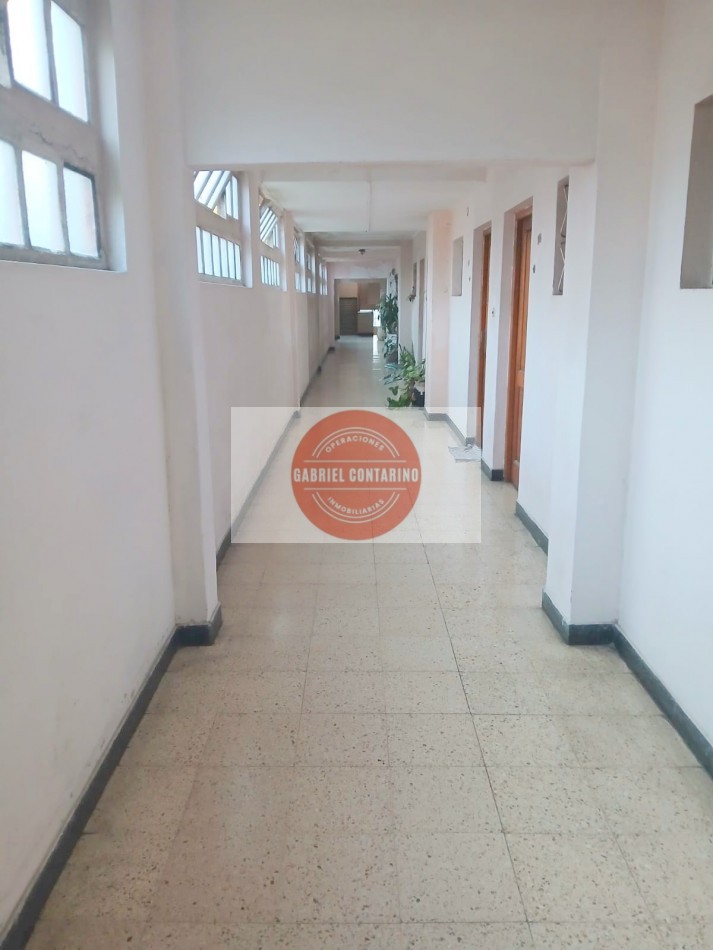 Departamento 3 Amb. En Barrio M. Moreno - Estacionamiento Y Balcon.