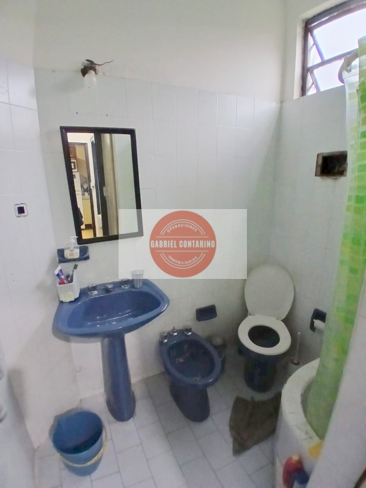 Departamento 3 Amb. En Barrio M. Moreno - Estacionamiento Y Balcon.