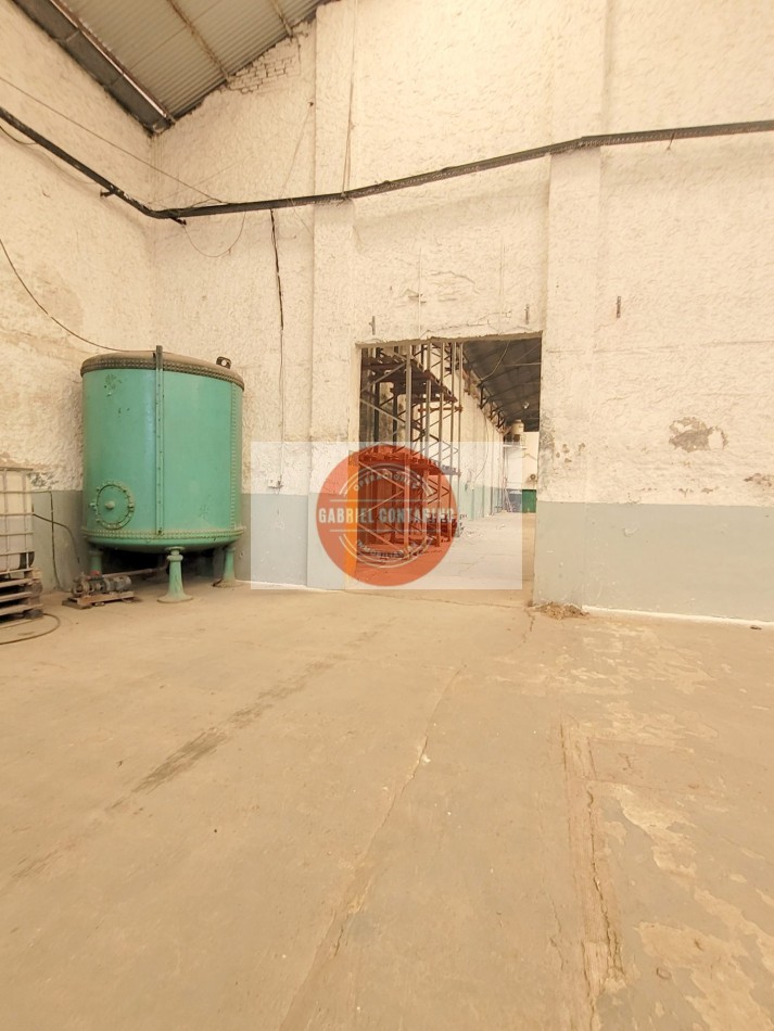 DEPOSITO SALIDA A 2 CALLES - 1600 M2 - ZONA INDUSTRIAL