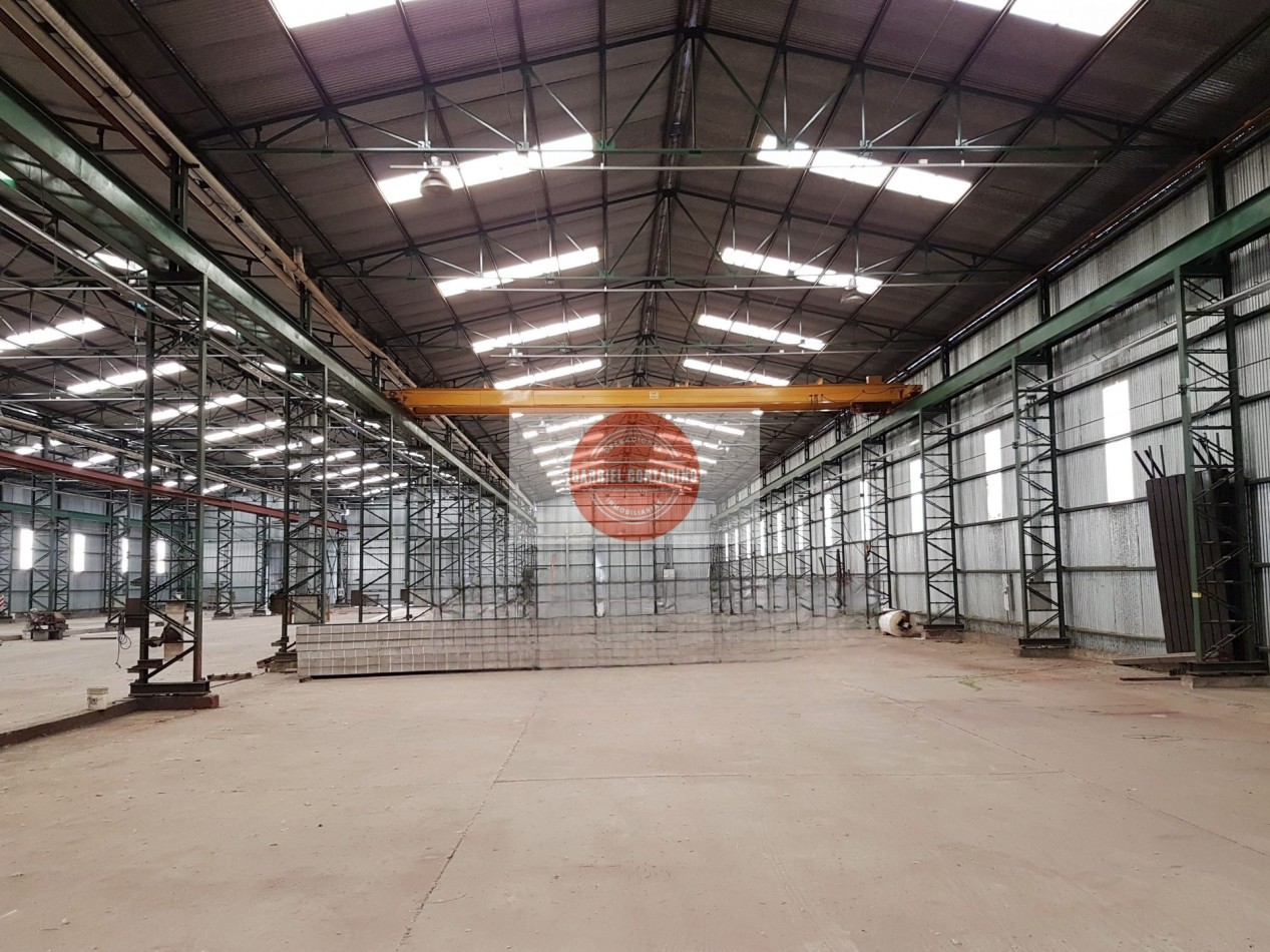 EXCELENTE DEPOSITO DE 4.002 m² EN PARQUE INDUSTRIAL QUILMES - 3 PTES GRUAS