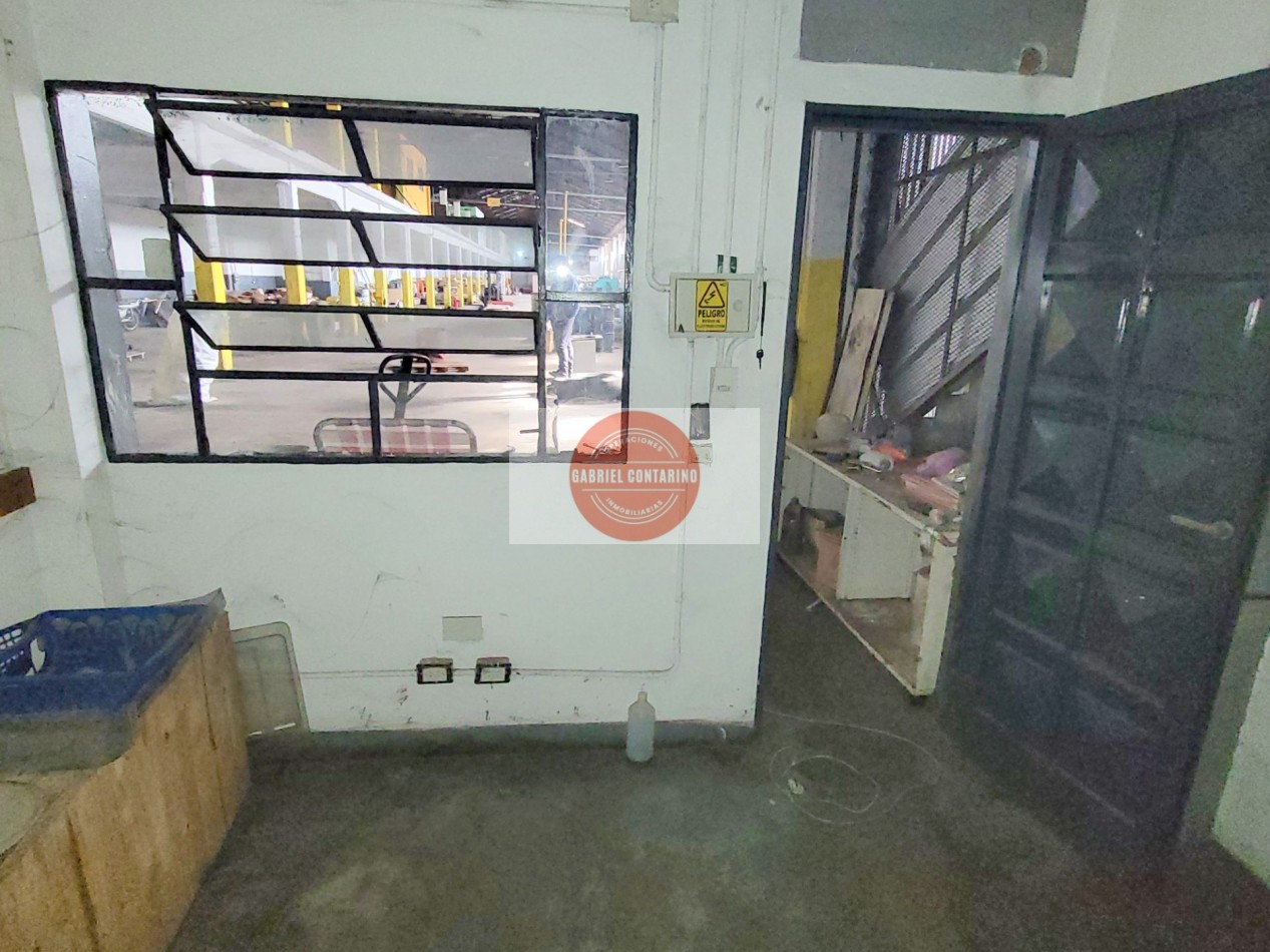 ALQUILER - EXCELENTE NAVE LOGISTICA EN QUILMES - 2000 M2 con Playa