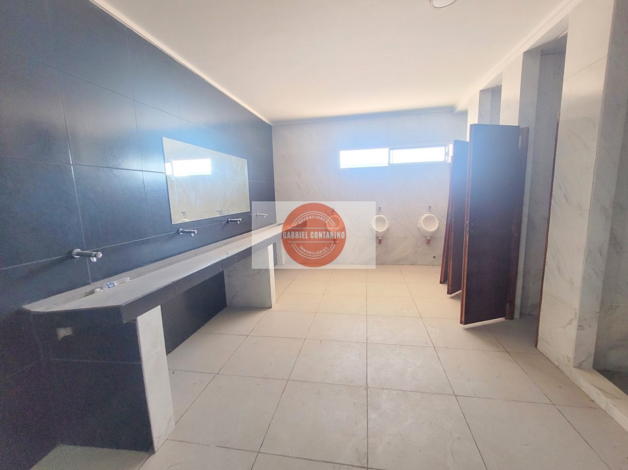Fabulosa Nave 8.000 M2 + Playa De Maniobras Y Oficinas - Pque Ind. 9 De Abril
