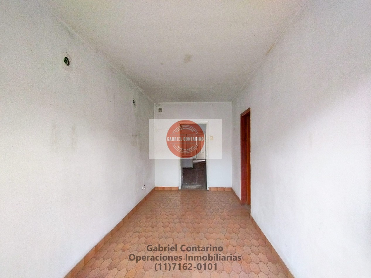 Amplia Casa 4 Amb. Con Cochera y Fondo - Sarandi