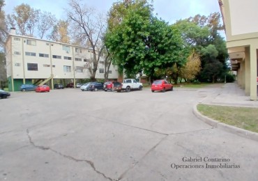 Departamento 3 Amb. En Barrio M. Moreno - Estacionamiento Y Balcon.
