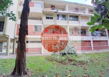 Departamento 3 Amb. En Barrio M. Moreno - Estacionamiento Y Balcon.