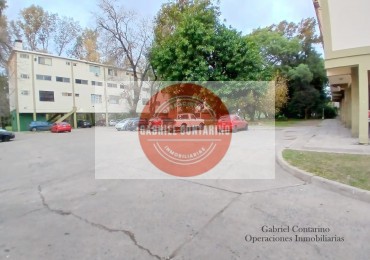 Departamento 3 Amb. En Barrio M. Moreno - Estacionamiento Y Balcon.